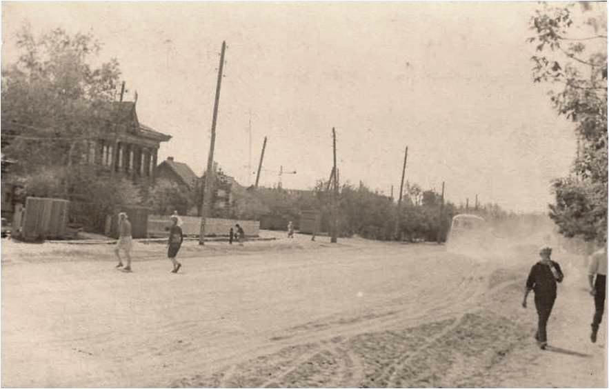 автобус на ул. Ленина, 1967 г..jpg